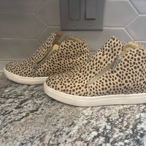 Leopard print Women’s Wedge Sneakers double zipper Size 8M